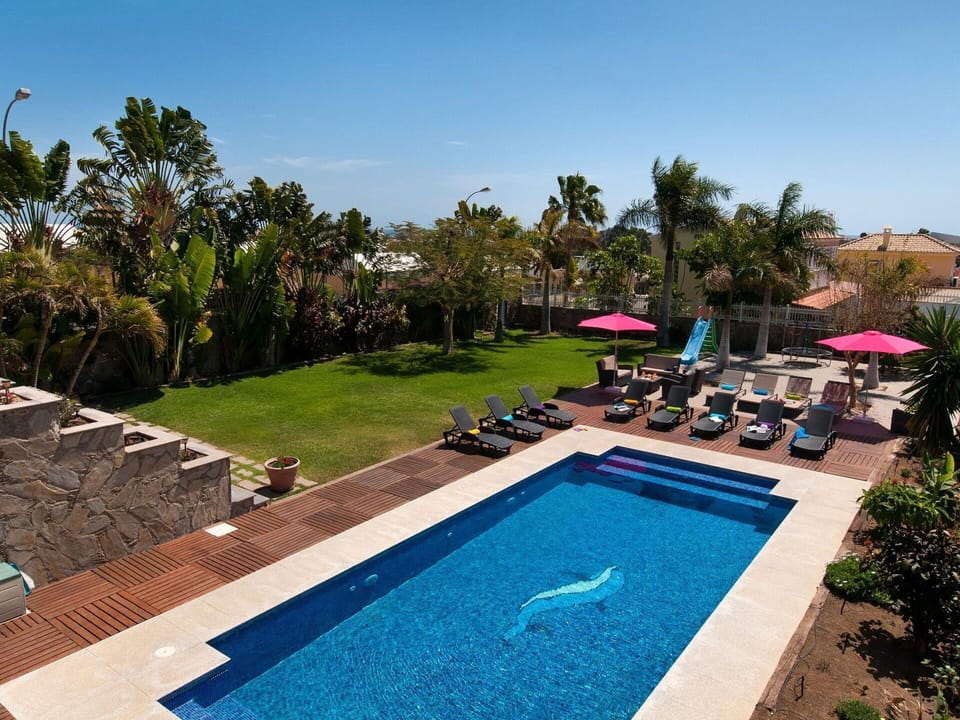 Water, Plant, Sky, Property, Swimming Pool, Building, Azure, Tree, Outdoor Furniture, Body Of Water