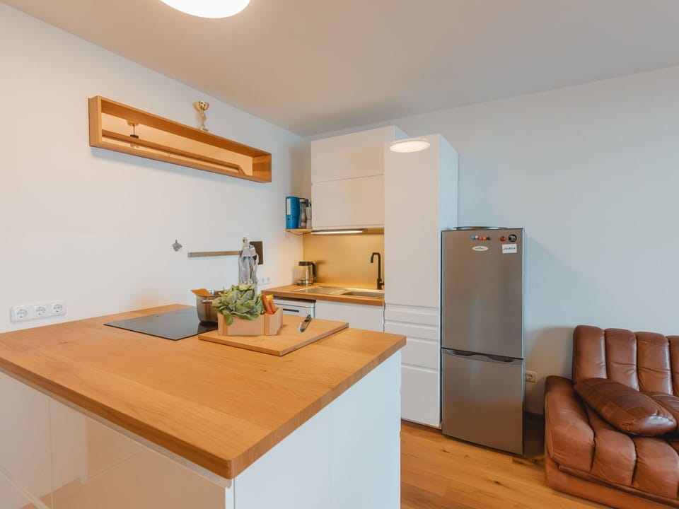 Cabinetry, Furniture, Property, Countertop, Wood, Building, Interior Design, Flooring, Sink, Houseplant