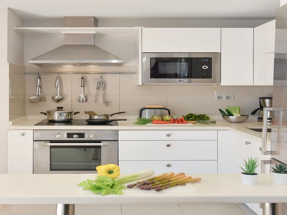 Countertop, Cabinetry, Property, Kitchen Sink, Sink, Kitchen Appliance, Kitchen Stove, Kitchen, Home Appliance, Lighting