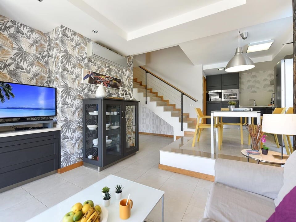 Sky, Property, Furniture, Building, Table, Interior Design, Shade, Plant, Leisure, Condominium