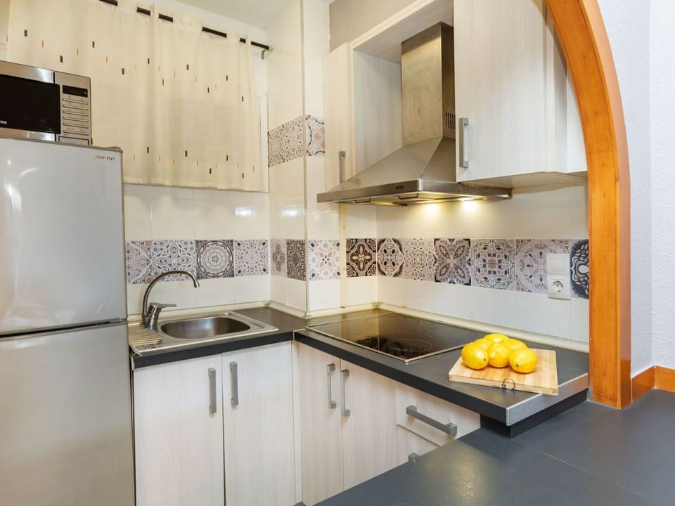 Mirror, Cabinetry, Property, Sink, Kitchen Sink, Countertop, Tap, Building, Kitchen, Interior Design