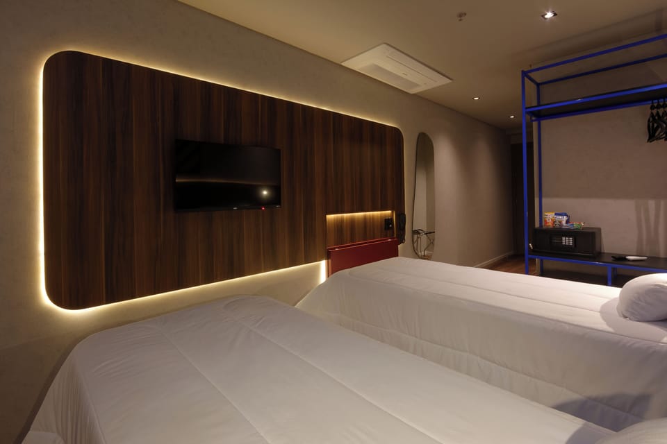 Standard Room, 2 Twin Beds | Minibar, in-room safe, laptop workspace, blackout drapes