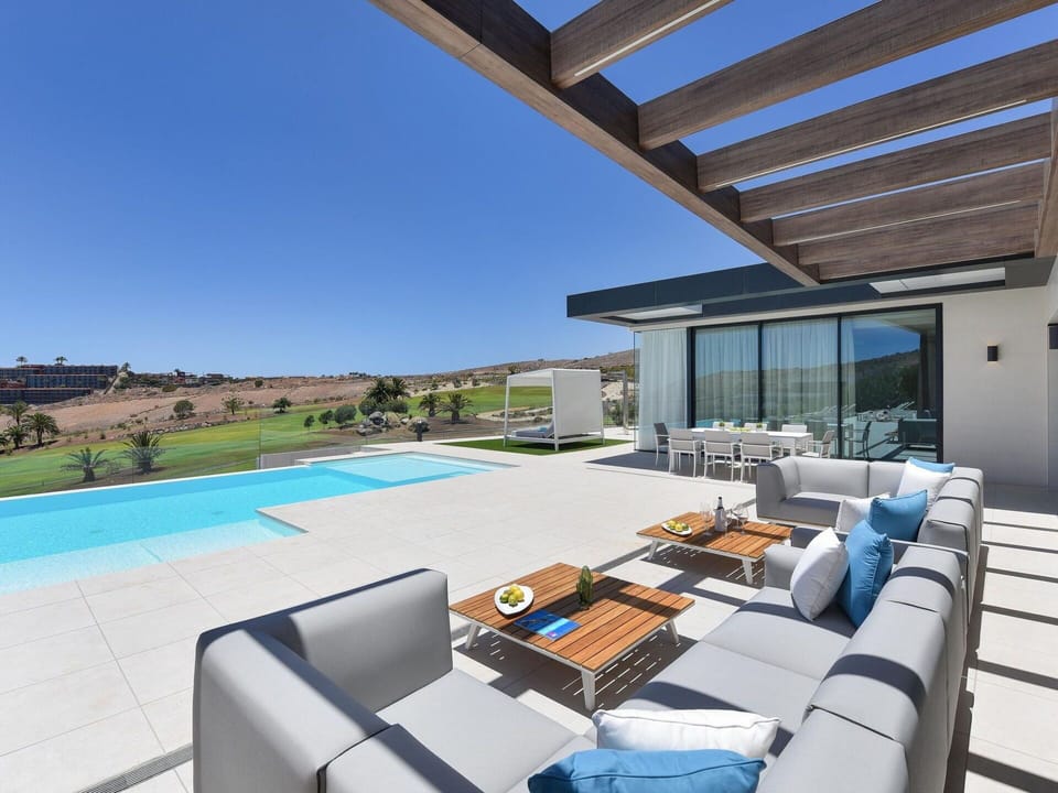 Water, Sky, Swimming Pool, Tree, Azure, Outdoor Furniture, Sunlounger, Leisure, Shade, Arecales