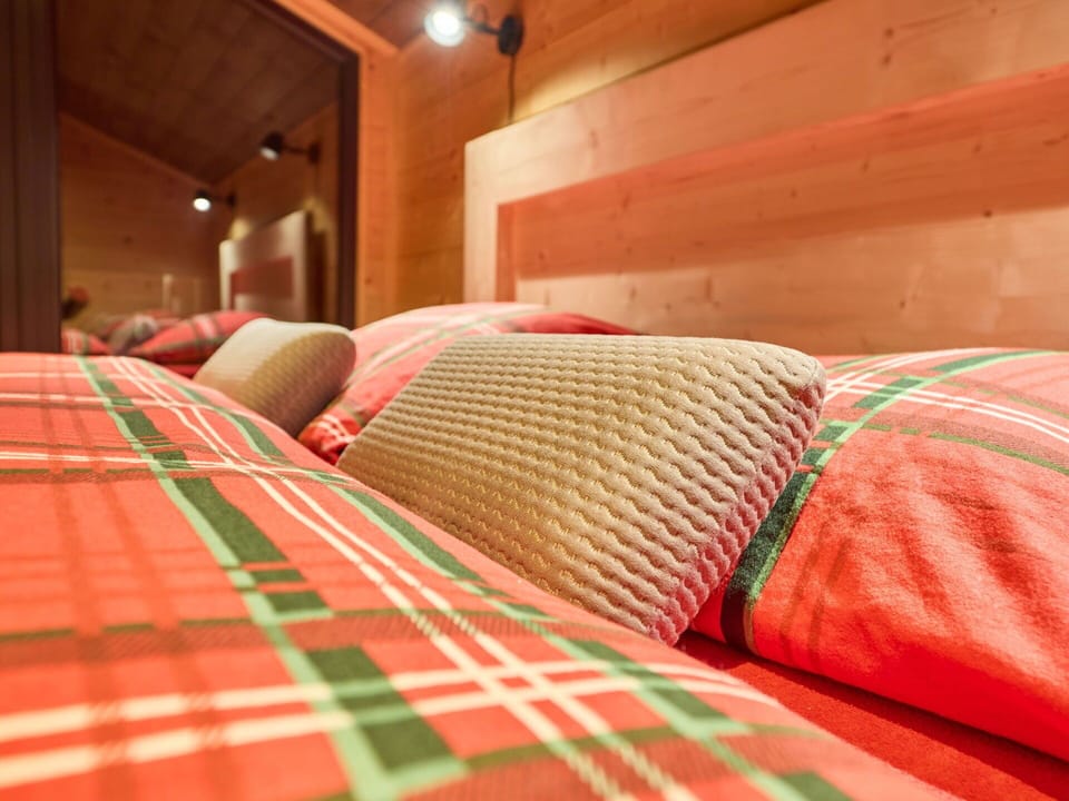 Comfort, Wood, Textile, Orange, Flooring, Bed Frame, Floor, Building, Hardwood