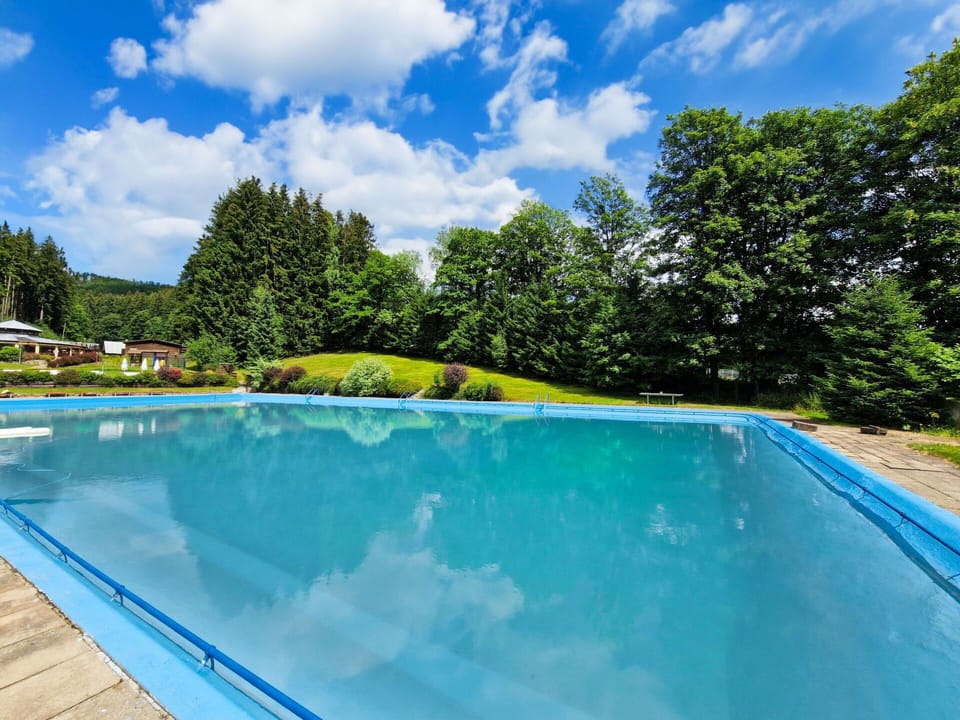 Water, Cloud, Sky, Plant, Swimming Pool, Blue, Tree, Shade, House, Composite Material