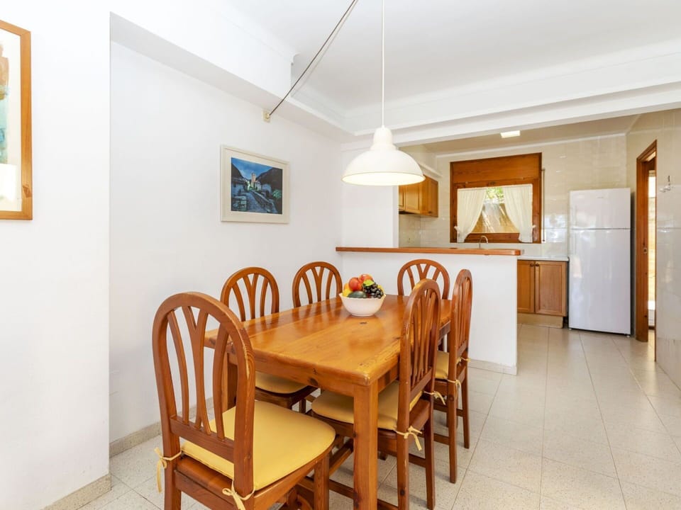 Flooring, Furniture, Interior Design, Wood, Ceiling, Floor, Kitchen & Dining Room Table, Kitchen, Countertop, Table