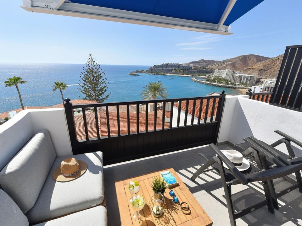 Water, Sky, Cloud, Property, Swimming Pool, Seaside Resort, Azure, Blue, Building, Outdoor Furniture