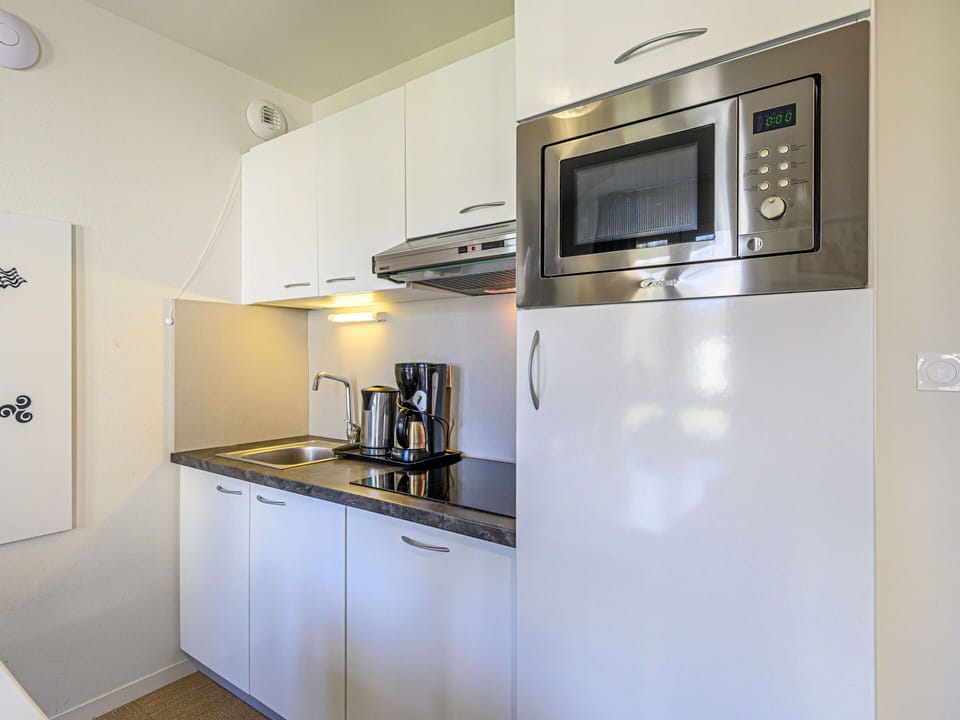 Cabinetry, Kitchen Appliance, Home Appliance, Kitchen Stove, Countertop, Kitchen, Building, Wood, Major Appliance, Interior Design