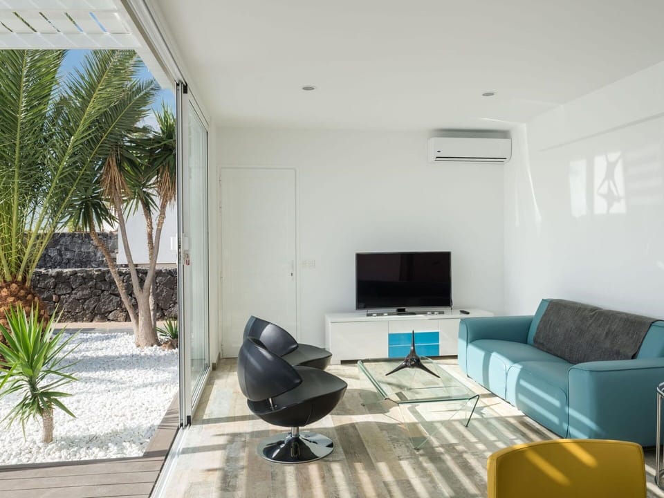 Table, Furniture, Property, Plant, Building, Window, Chair, Sky, Azure, Interior Design