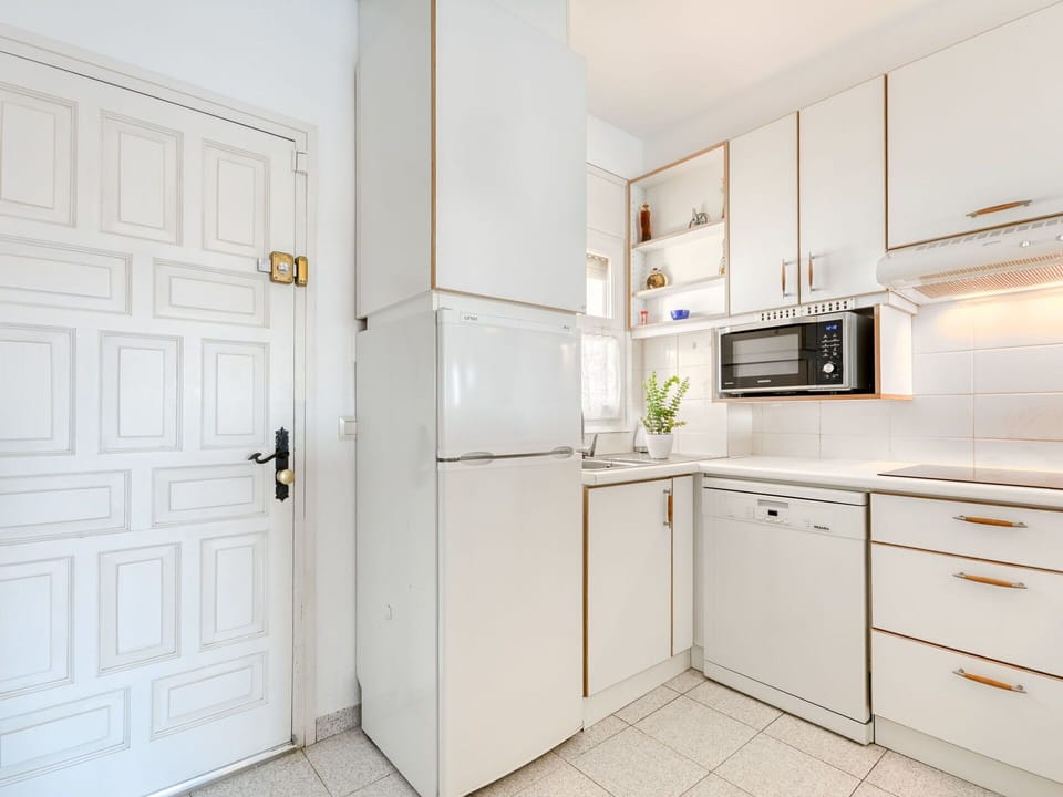 Kitchen Appliance, Cabinetry, Wood, Major Appliance, Interior Design, Flooring, Kitchen, Countertop, Floor, Room