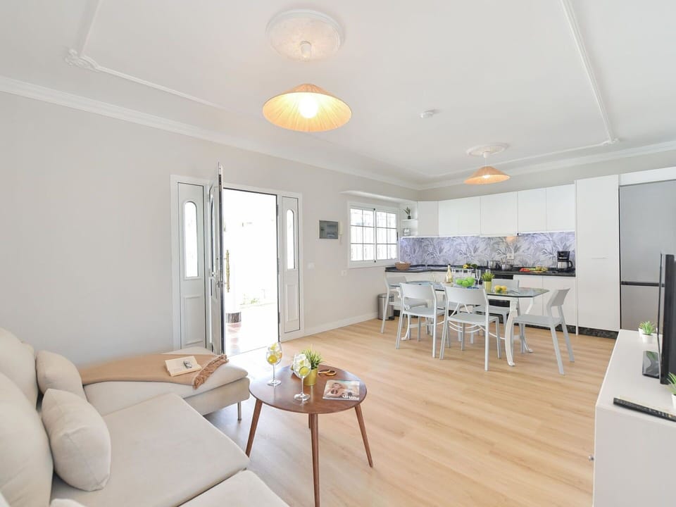 Furniture, Interior Design, Flooring, Floor, Wood Flooring, Wood, Table, Ceiling, Room, Kitchen & Dining Room Table