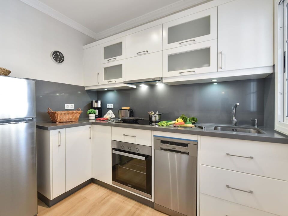 Kitchen Appliance, Kitchen, Countertop, Cabinetry, Major Appliance, Kitchen Stove, Home Appliance, Furniture, Stove, Interior Design