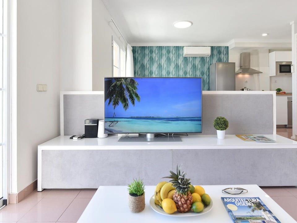 Table, Property, Furniture, Couch, Green, Azure, Plant, Interior Design, Living Room, Comfort