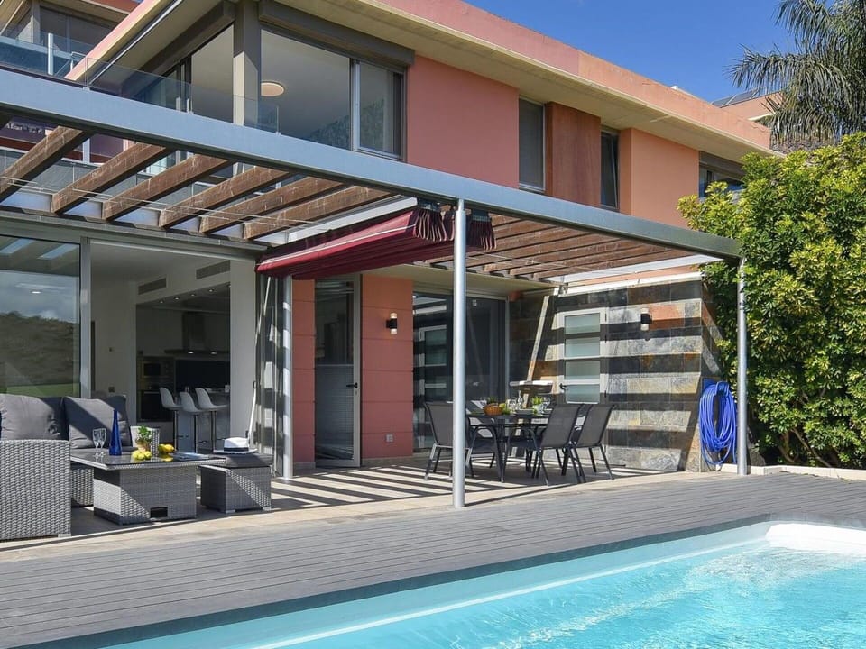 Water, Property, Shade, Swimming Pool, Architecture, Chair, Window, Outdoor Furniture, Door, Residential Area