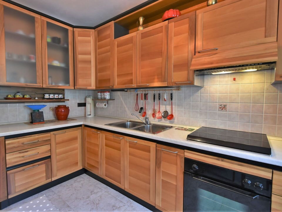 Brown, Cabinetry, Countertop, Kitchen Sink, Property, Furniture, Sink, Tap, Building, Kitchen Stove