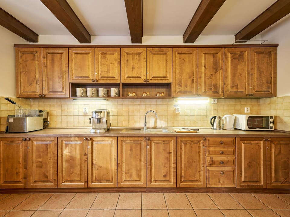 Wood, Cabinetry, Interior Design, Flooring, Cupboard, Kitchen, Drawer, Countertop, Furniture, Floor