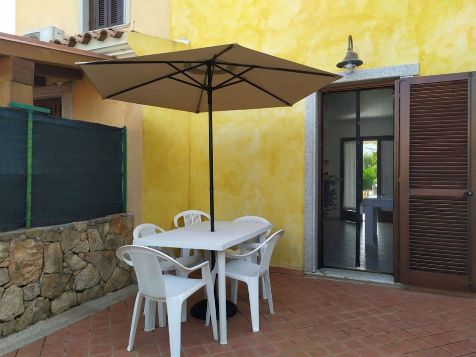 Table, Furniture, Property, Chair, Shade, Wood, Interior Design, Yellow, Architecture, Outdoor Furniture