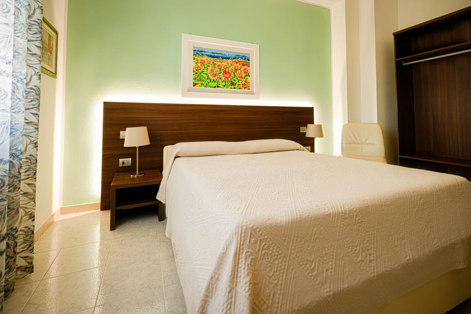 Classic Double Room | Desk, free WiFi, bed sheets