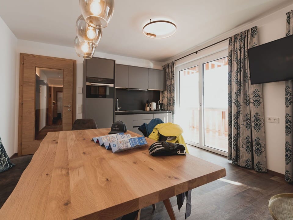 Table, Wood, Interior Design, Floor, Flooring, Building, Window, Real Estate, Hardwood, Hall