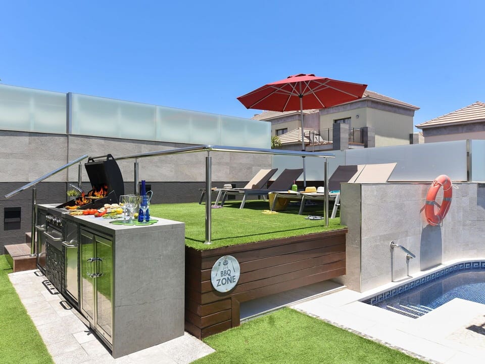 Artificial Turf, Houseplant, Backyard, Patio, Swimming Pool, Courtyard