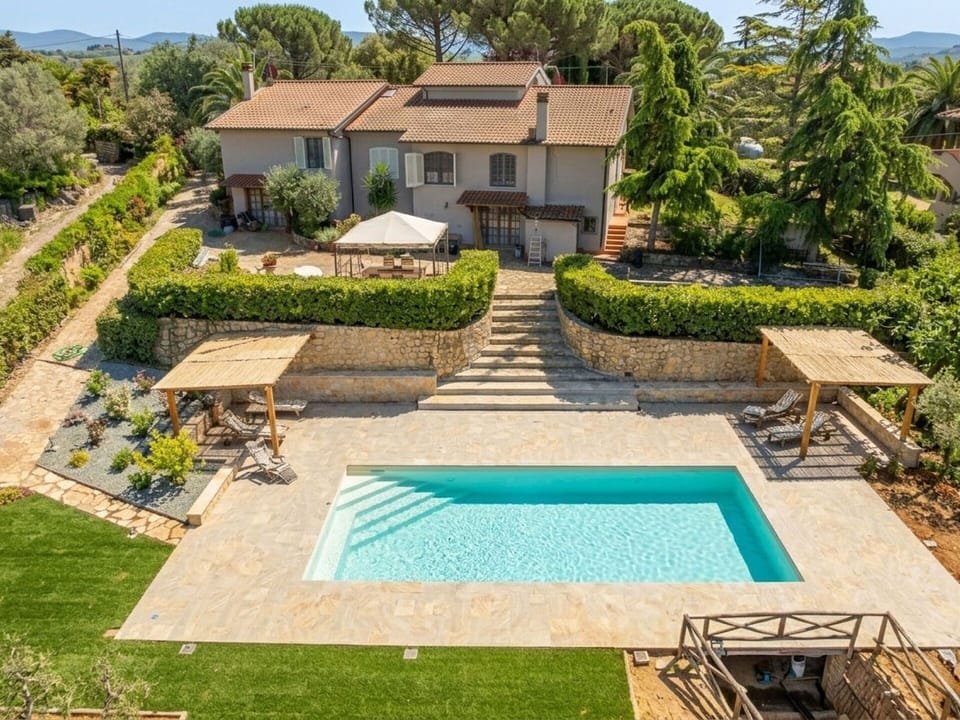 Swimming Pool, Garden, Resort, Backyard, Landscaping, Estate, Leisure, Eco Hotel, Flagstone, Courtyard