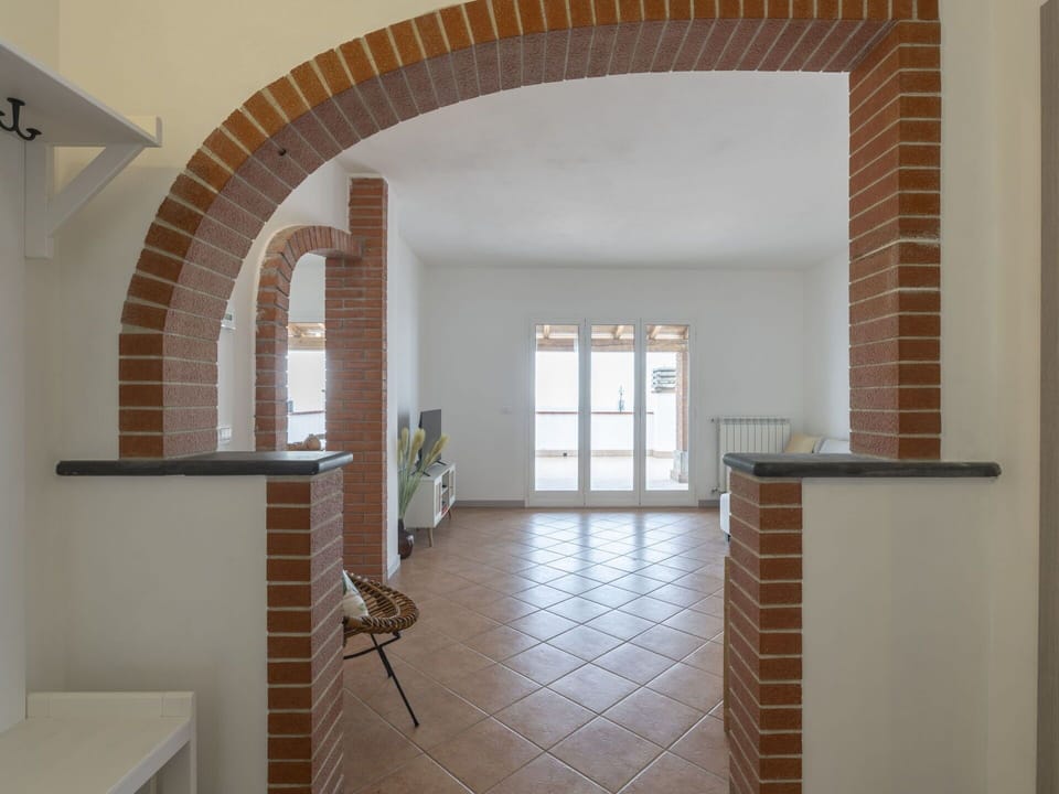 Wood, Building, Window, Flooring, Floor, Hall, Hardwood, Brick, Ceiling