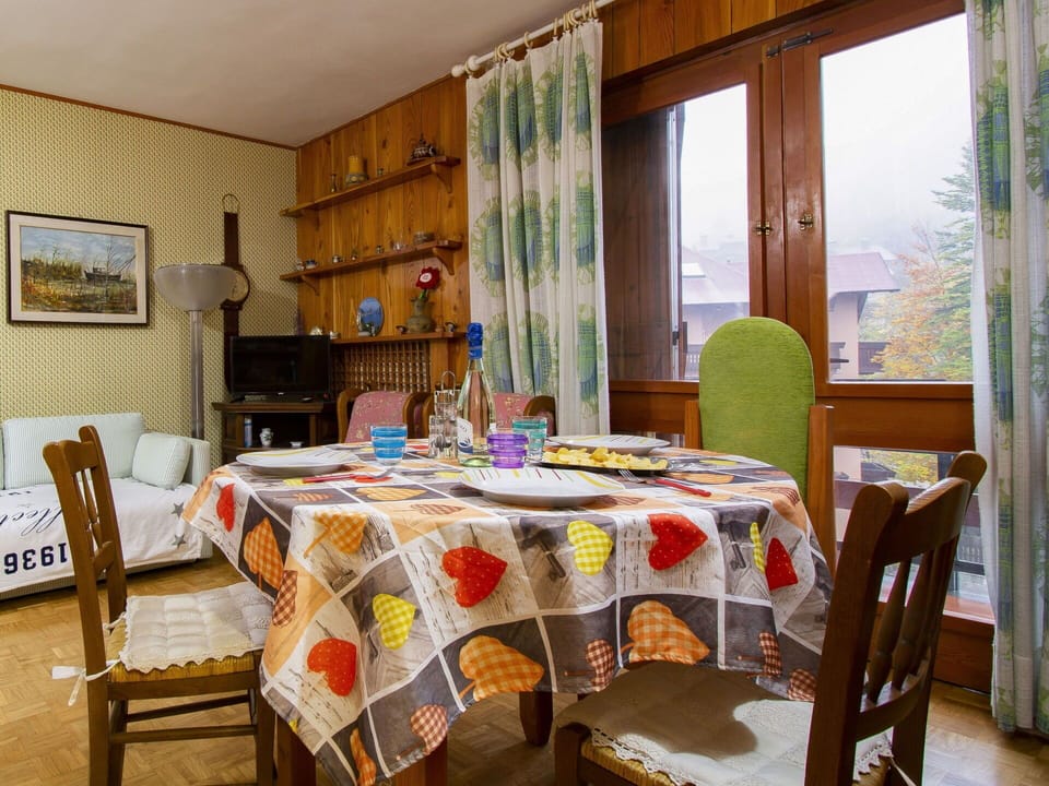 Furniture, Table, Chair, Tablecloth, Textile, Wood, Decoration, Interior Design, Picture Frame, Kitchen & Dining Room Table