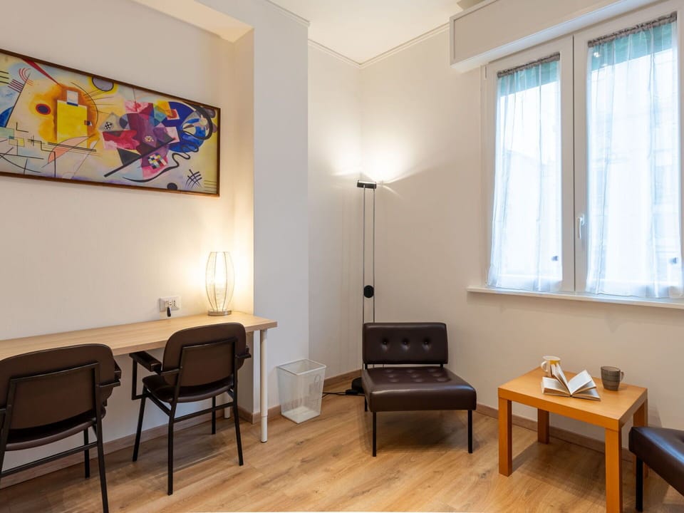 Property, Furniture, Building, Window, Table, Wood, Interior Design, Flooring, Paint, Floor
