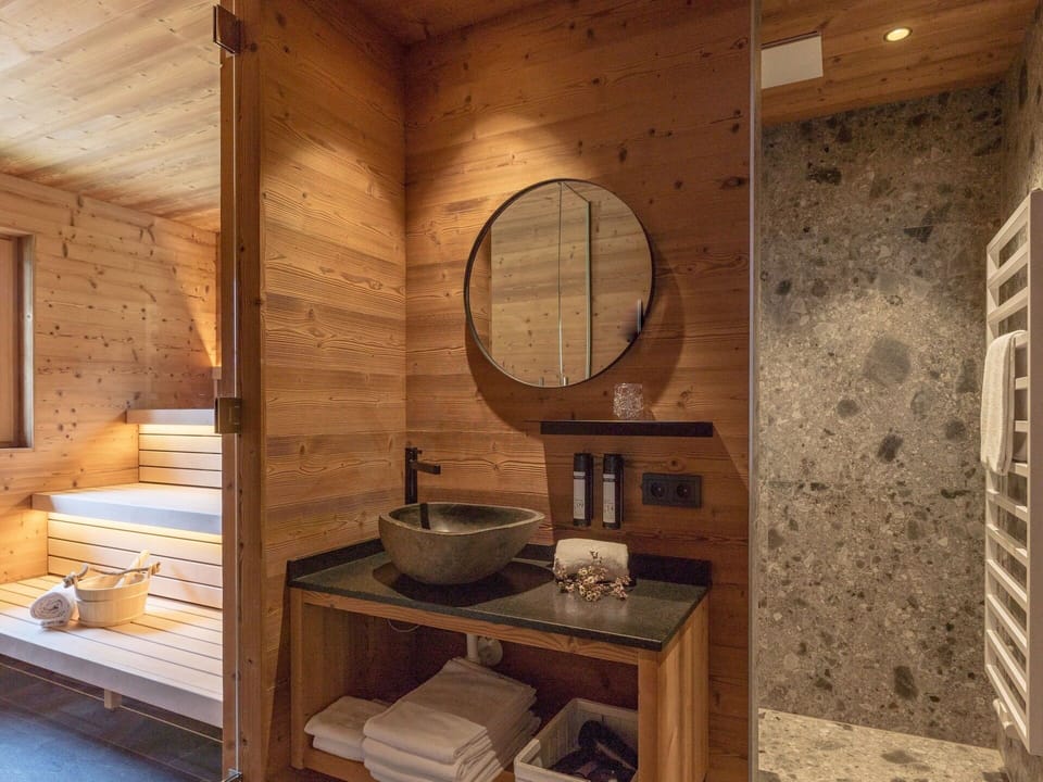 Mirror, Building, Plumbing Fixture, Tap, Wood, Interior Design, Sink, Floor, Flooring, Shelf