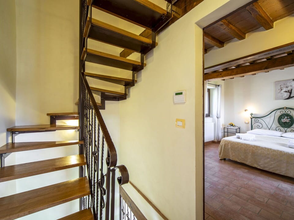 Building, Property, Wood, Lighting, Interior Design, Architecture, Stairs, Flooring, Floor