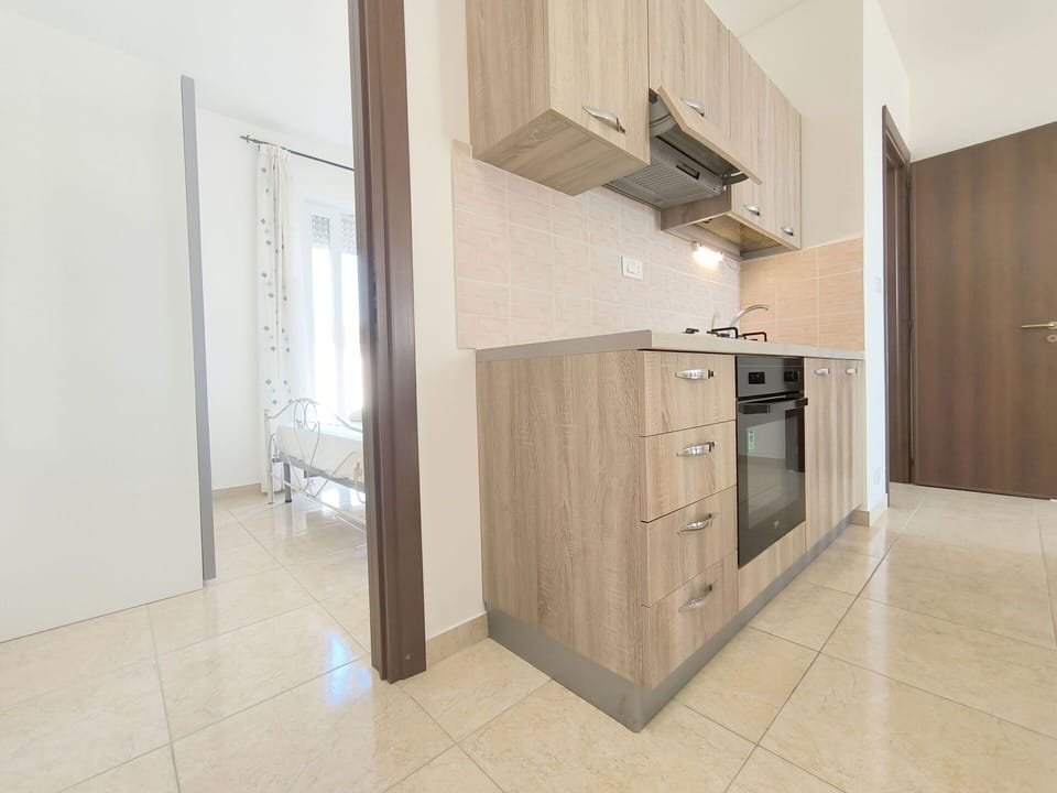 Flooring, Floor, Interior Design, Wood, Cabinetry, Ceiling, Room, Door, Countertop, Apartment