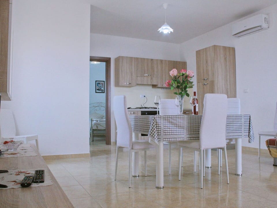Table, Plant, Wood, Chair, Building, Cabinetry, Flooring, Floor, Hardwood