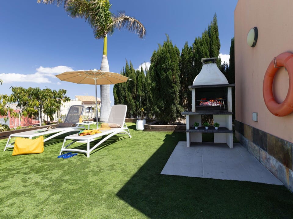Garden, Furniture, Landscaping, Outdoor Furniture, Lawn, Backyard, Resort, Artificial Turf, Yard
