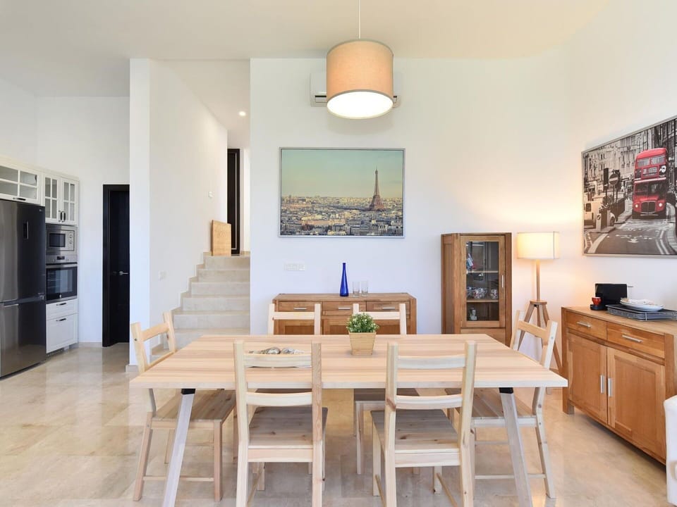 Table, Furniture, Property, Chair, Wood, Interior Design, Building, Kitchen & Dining Room Table, Flooring, Floor