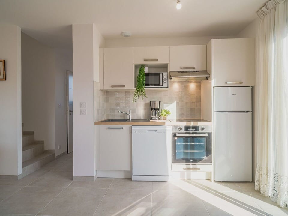 Cabinetry, Countertop, Building, Kitchen Appliance, Home Appliance, Kitchen, Interior Design, Kitchen Stove, Wood, Floor