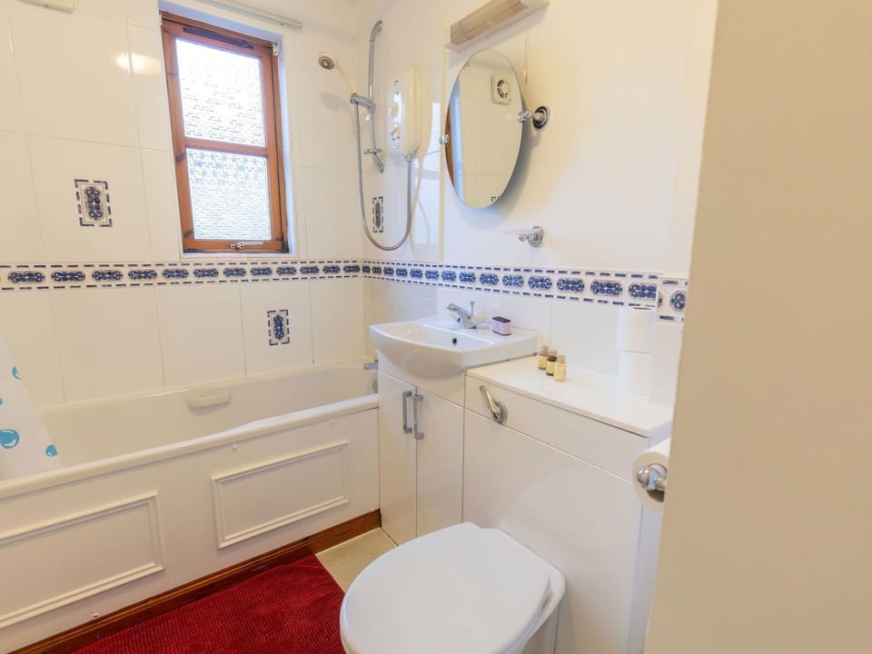 Mirror, Tap, Sink, Plumbing Fixture, Bathroom Sink, Purple, Bathroom, Floor, Plumbing, Window