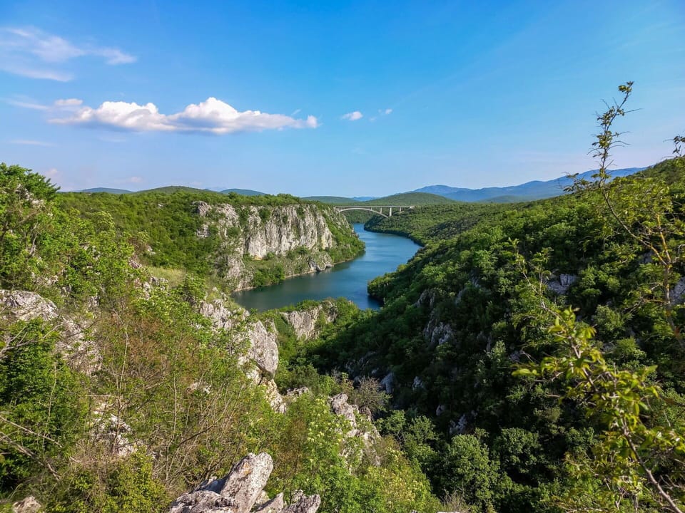Sky, Water, Cloud, Plant, Mountain, Natural Landscape, Highland, Vegetation, Watercourse, Bank