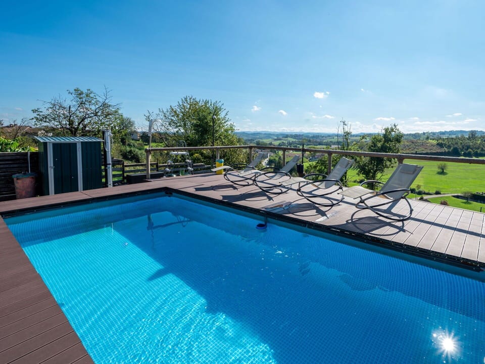 Water, Sky, Plant, Daytime, Property, Swimming Pool, Nature, Azure, Building, Shade