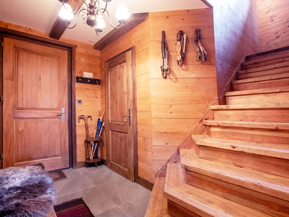 Brown, Property, Cabinetry, Wood, Interior Design, Flooring, Door, Floor, Wood Stain, Building