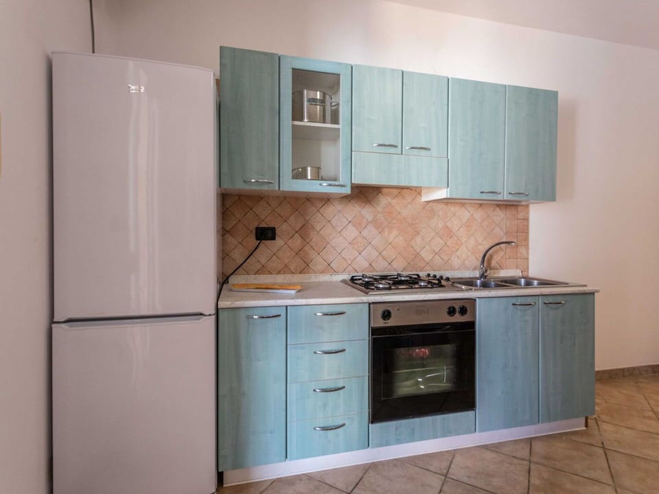 Cabinetry, Property, Building, Sink, Countertop, Kitchen Stove, Tap, Kitchen, House, Kitchen Appliance