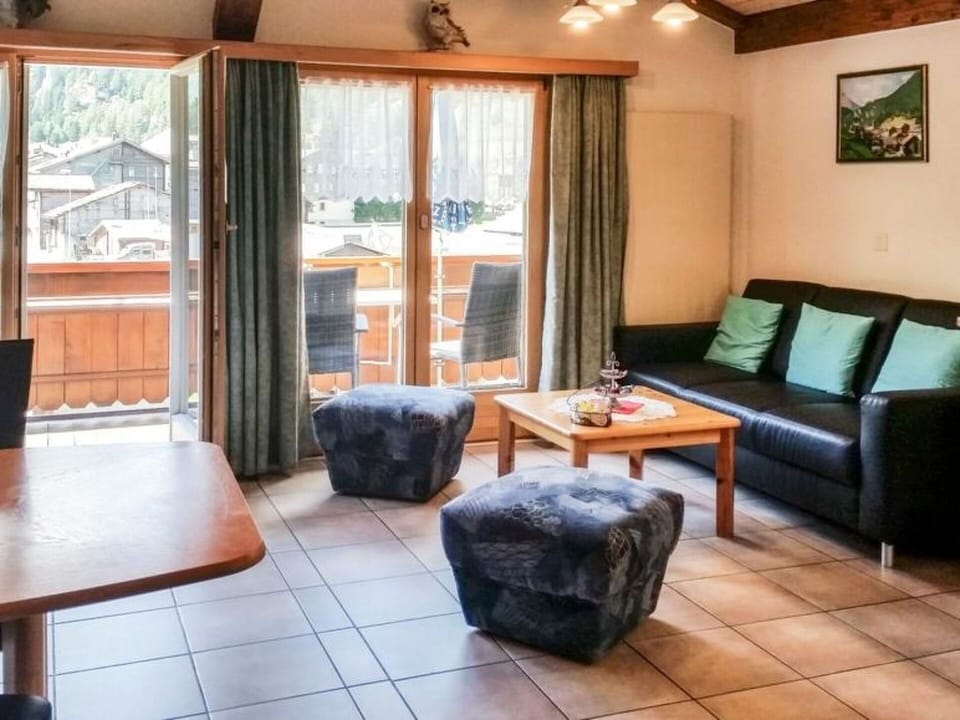 Furniture, Property, Table, Building, Comfort, Wood, Living Room, Curtain, Interior Design, Floor