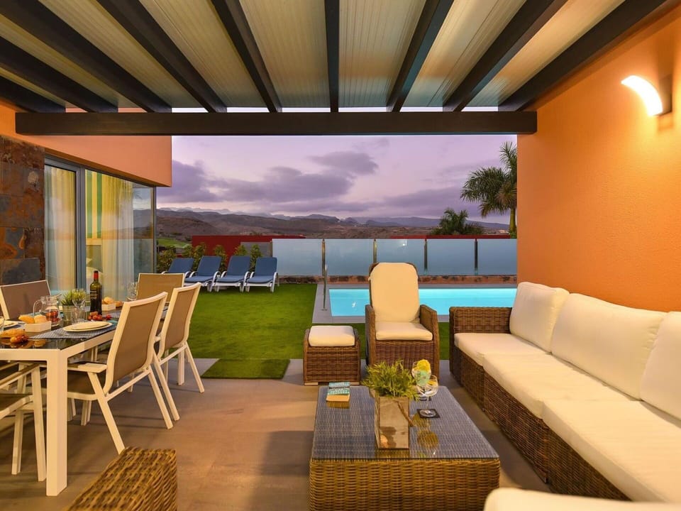 Building, Azure, Swimming Pool, Sky, Shade, Tree, Water, Rectangle, Urban Design, Outdoor Furniture
