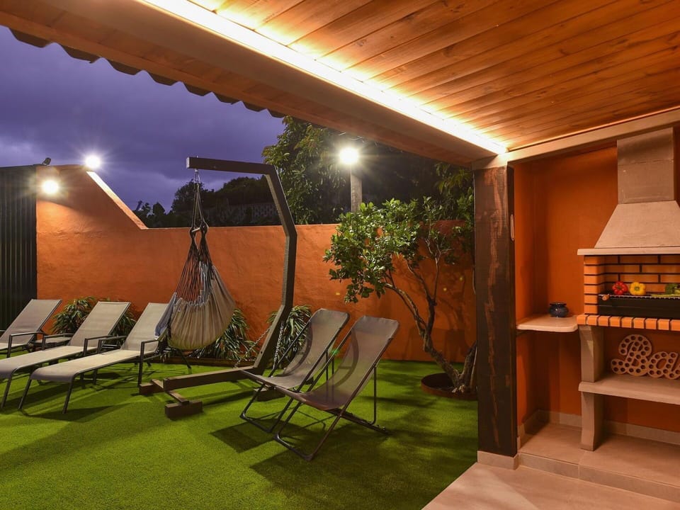 Building, Azure, Swimming Pool, Sky, Shade, Tree, Water, Rectangle, Urban Design, Outdoor Furniture