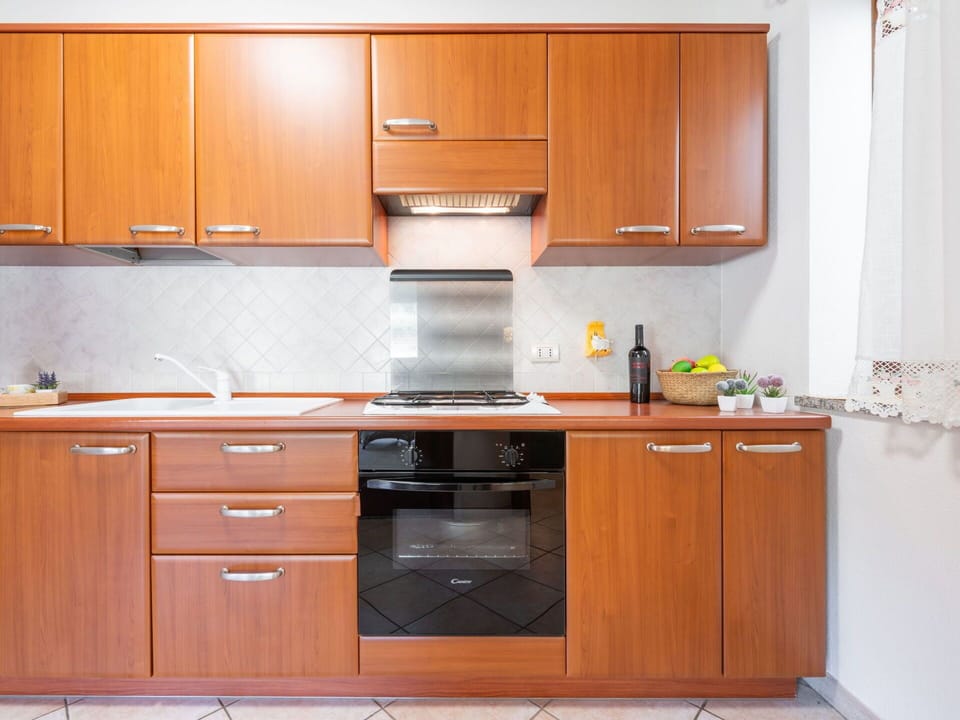 Cabinetry, Property, Countertop, Kitchen, Wood, Drawer, Interior Design, Flooring, Kitchen Appliance, Floor