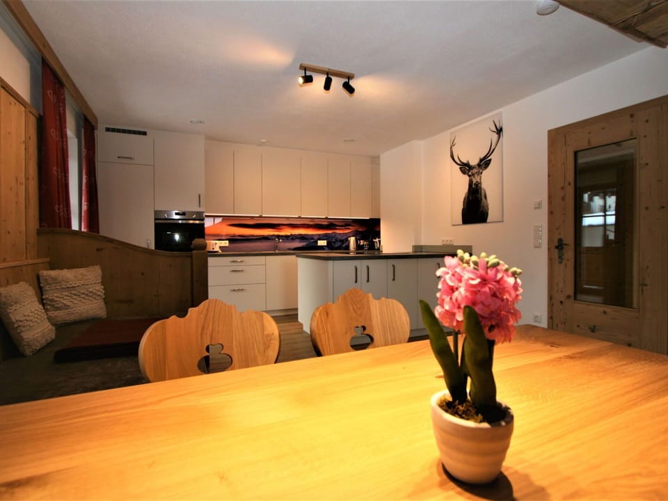 Plant, Furniture, Flower, Cabinetry, Countertop, Wood, Table, Building, Orange, Vase