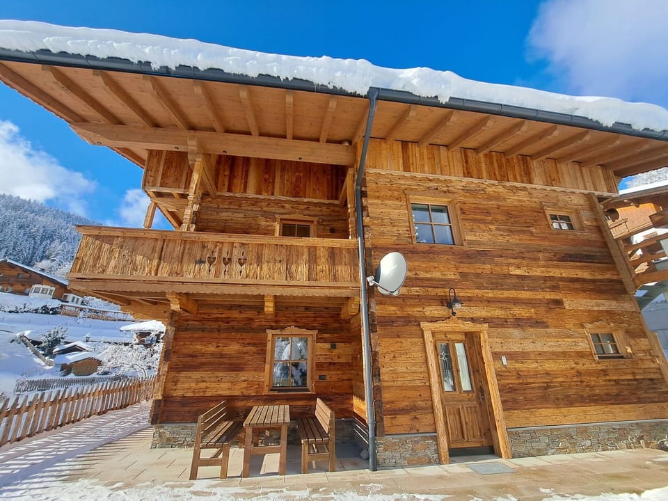 Building, Sky, Cloud, Snow, Property, Wood, House, Window, Tree, Roof