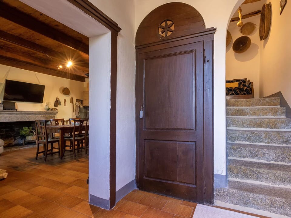 Building, Cloud, Sky, Plant, Daytime, Property, Window, Water, Swimming Pool, Azure