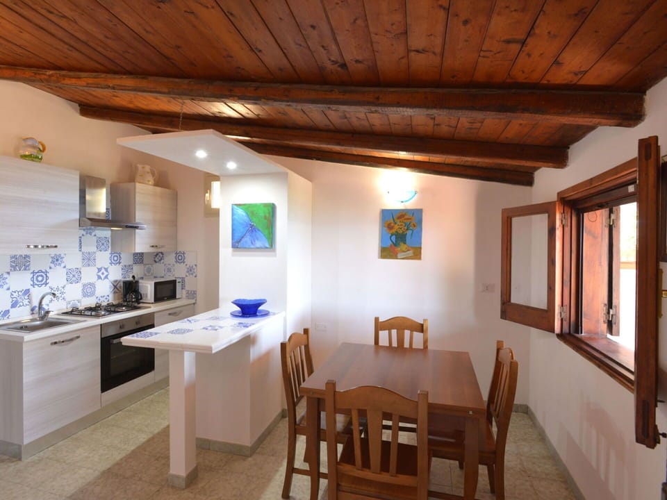 Table, Property, Furniture, Building, Picture Frame, Wood, Lighting, Interior Design, Chair, House