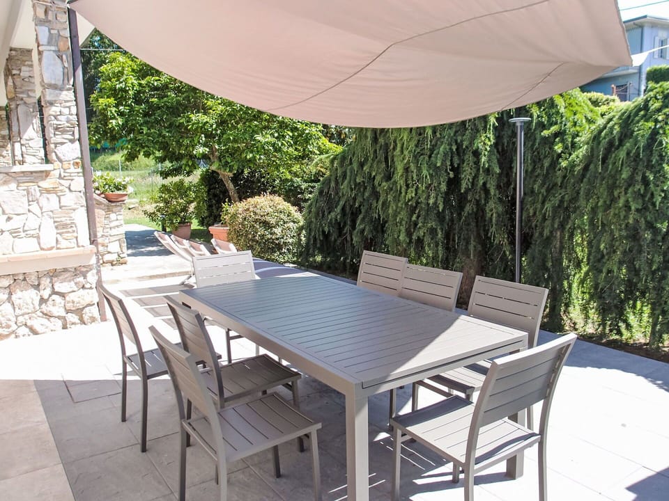 Table, Furniture, Property, Chair, Shade, Outdoor Table, Outdoor Furniture, Wood, Interior Design, Plant