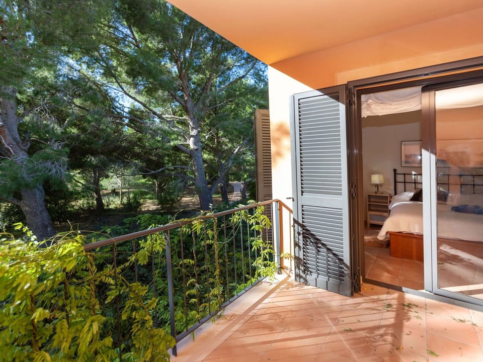 Sky, Plant, Building, Window, Tree, Swimming Pool, House, Residential Area, Leisure, Urban Design